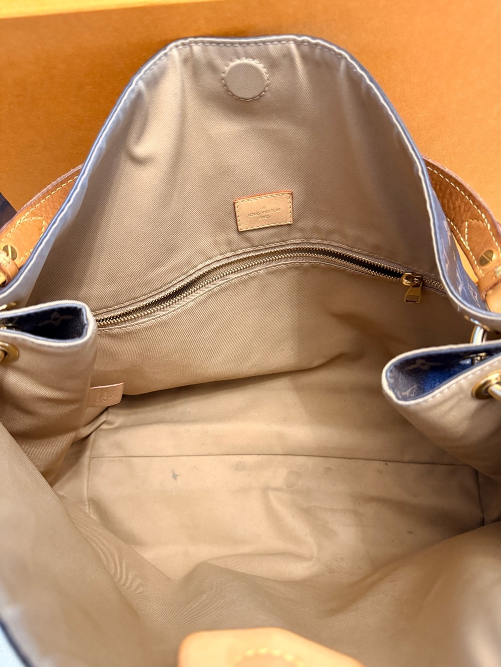 Louis Vuitton Graceful PM Monogram Shoulder Bag - Picture 9 of 12